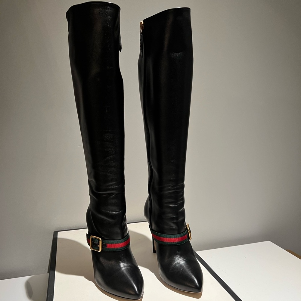 Gorgeous Gucci knee high boots with 4” heel and Gucci brand ribbon.